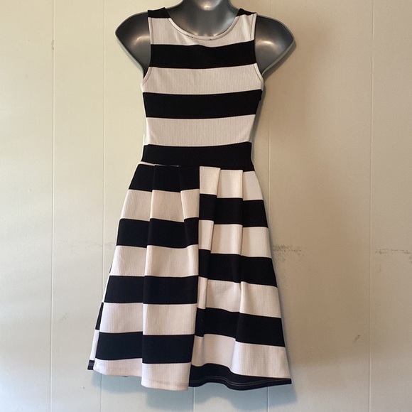 Charlotte Russe Black & White Striped Skater Dress NWT - Picture 6 of 7
